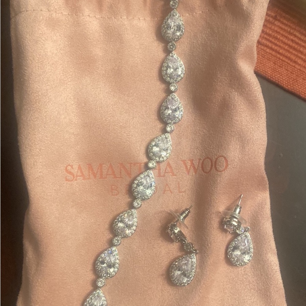 Bracelet and earring set
